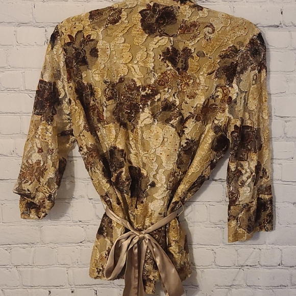 Floral blouse - Picture 3 of 8